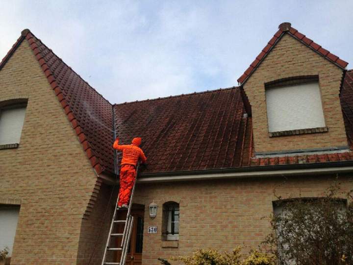 Des interventions fiables et rapides en matière de nettoyage et démoussage de toiture